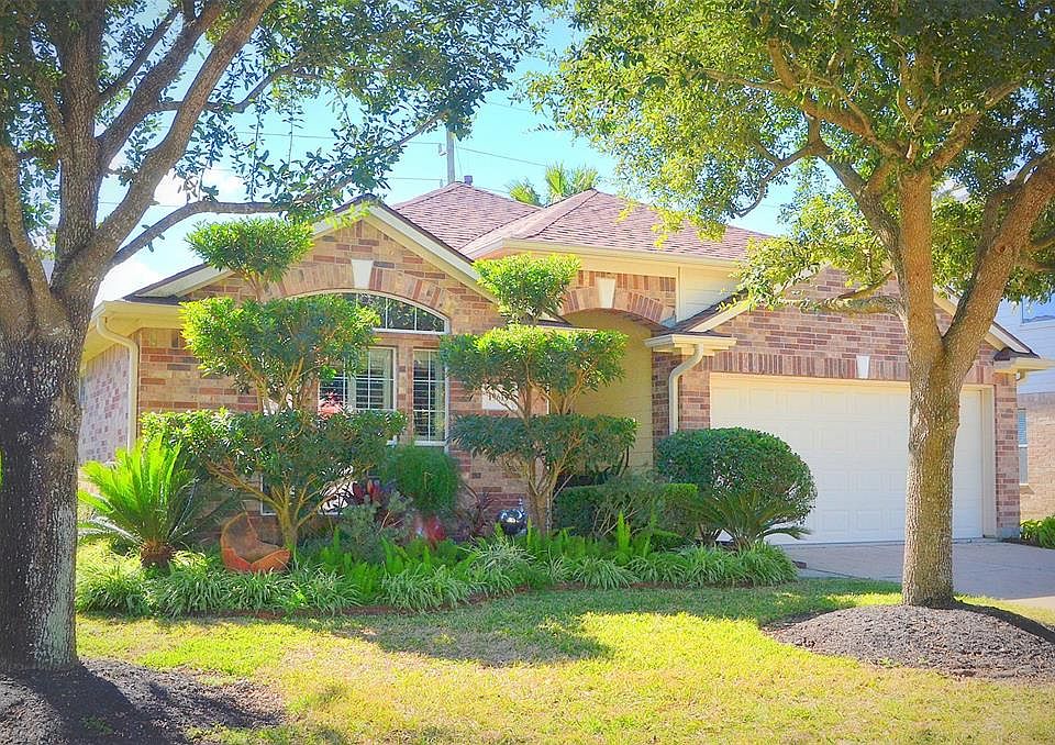 1st image of 19619 Fernhaven Dr