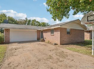 226 E 13th St, Hominy, OK 74035