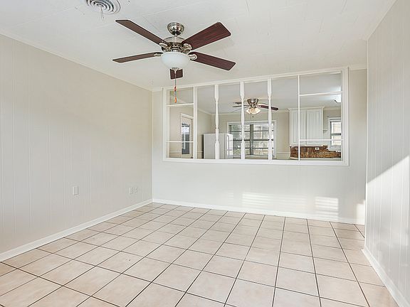 3rd image of 8132 Hubert Dupuy St