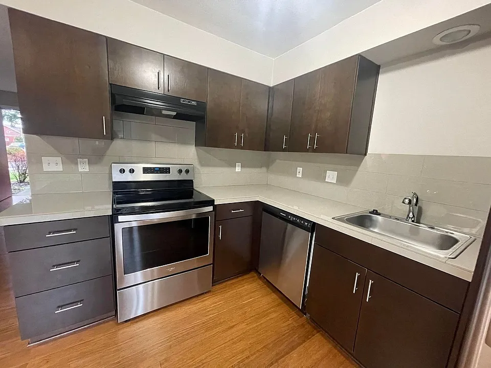 12702 E Burnside St #5