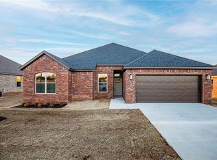 1048 Parker Ln, Pea Ridge, AR 72751