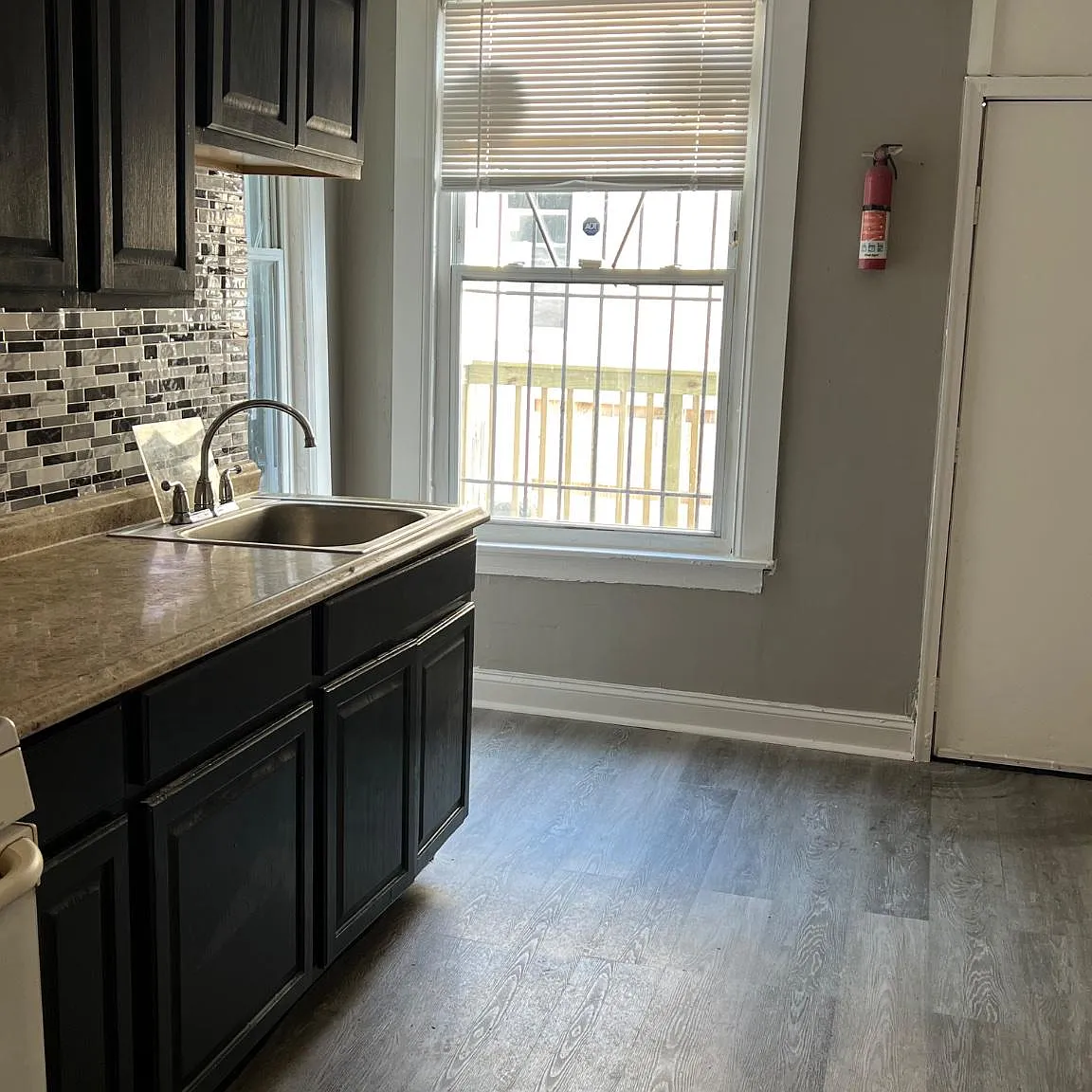 3 bed, 1.5 bath, 1122 sqft, $1,575 — Photo 4