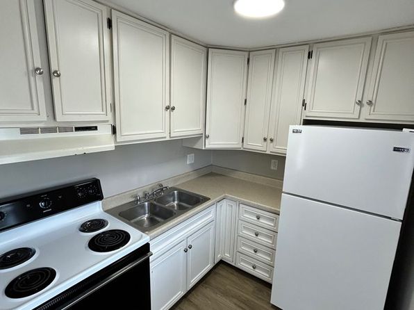 136 S 7th St #D