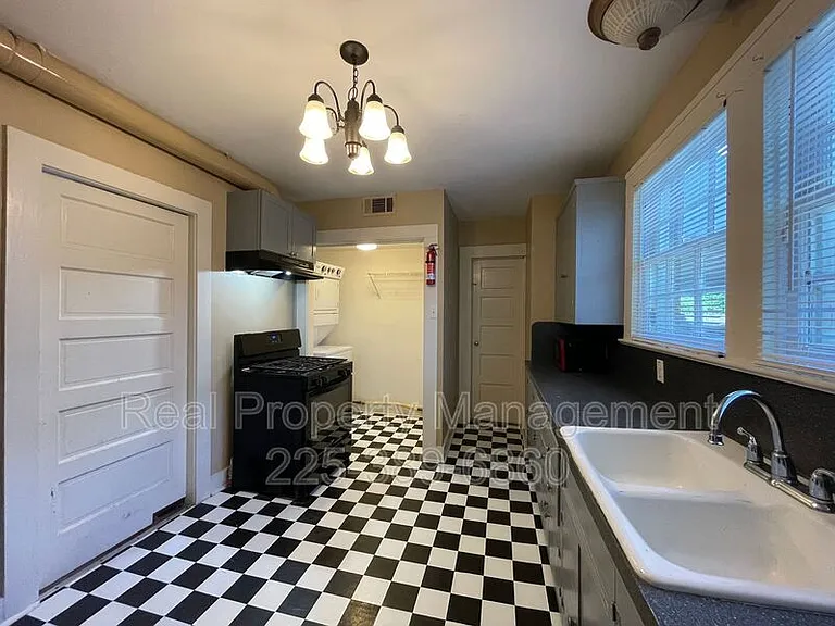 755 Arlington Ave — Photo 8