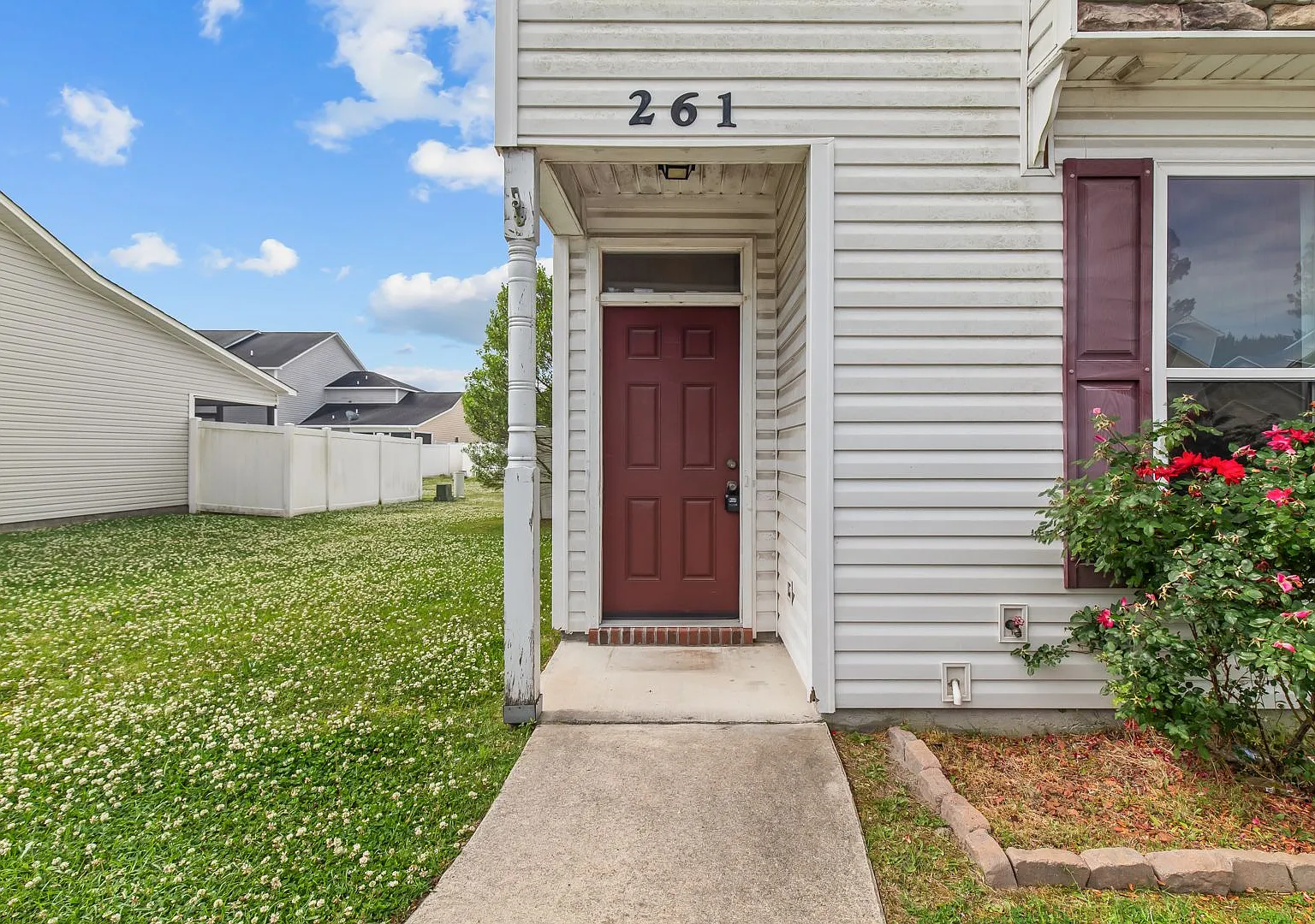 2 Bed 2.5 Bath Townhome — Photo 4