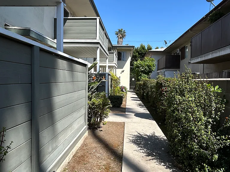 1332 N Citrus Ave #1 — Photo 3