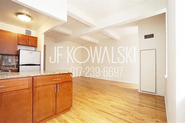 Rented by R New York | media 4