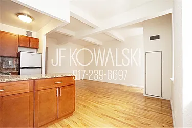 Rented by R New York