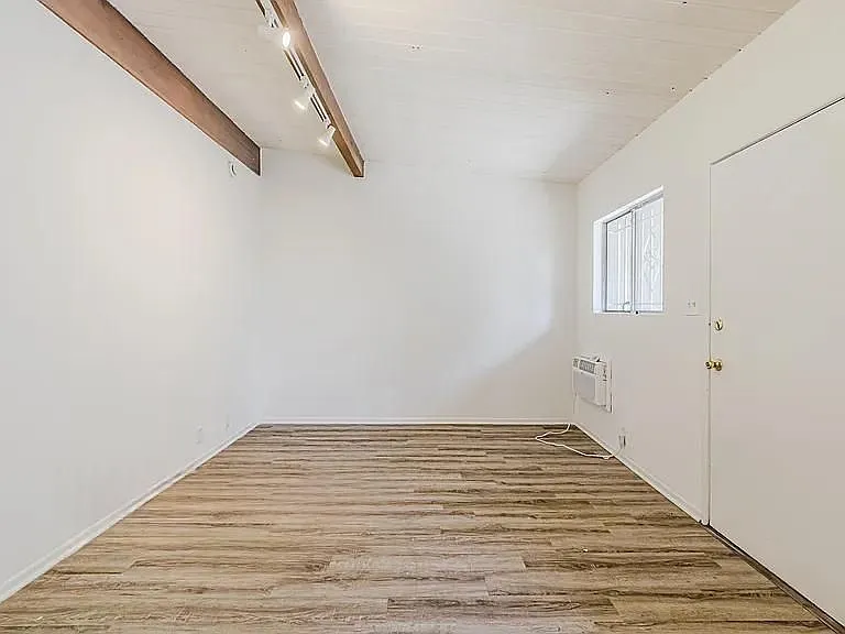 1 bed, 1.0 bath, $1,483 — Photo 3