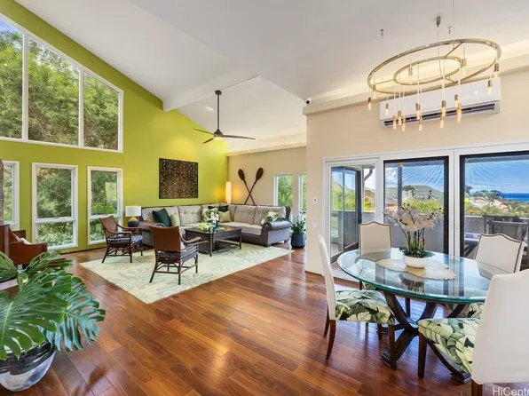 902 Puuomao Pl, Honolulu, HI 96825