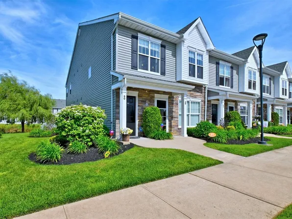 50 Weatherby Lane #50, Central Islip, NY 11722