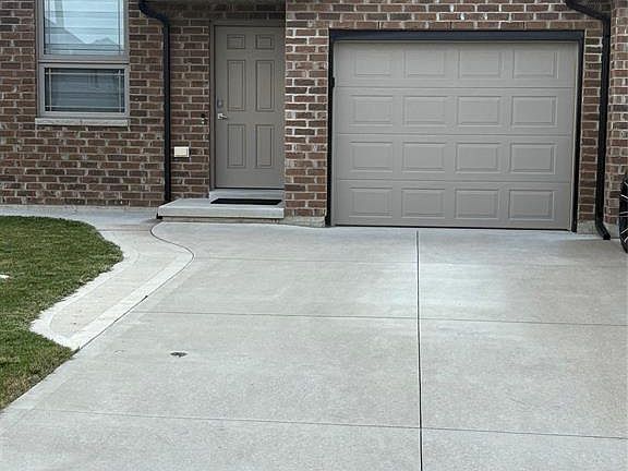 4th image of 3145 Viola Cres