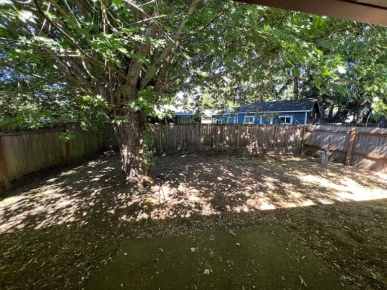 2 Bedroom 1 Bathroom Duplex in Springfield — Photo 14