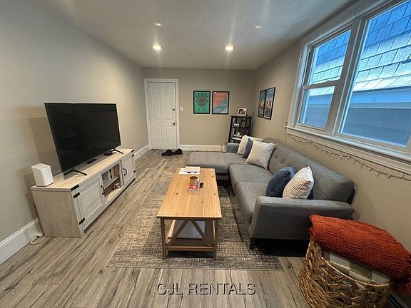 4th image of 63 Falcon St #3R