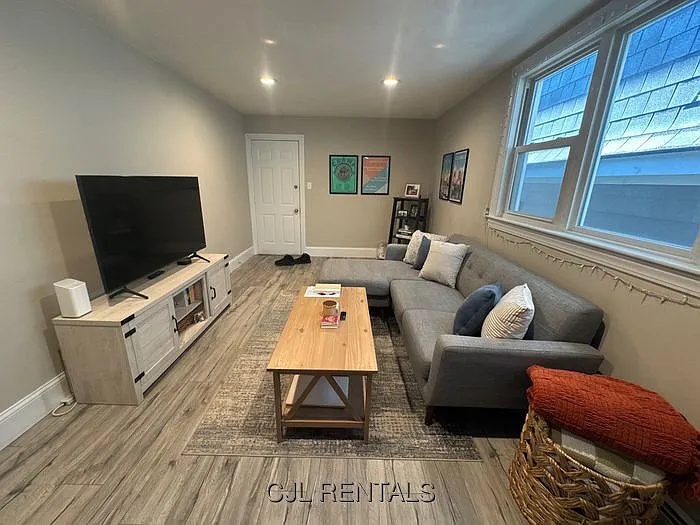 63 Falcon St #3R-21 — Photo 4