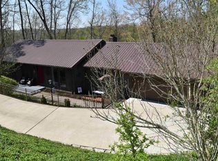 148 Honeysuckle Ln, Huntington, WV 25701