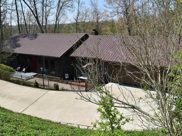 148 Honeysuckle Ln, Huntington, WV 25701