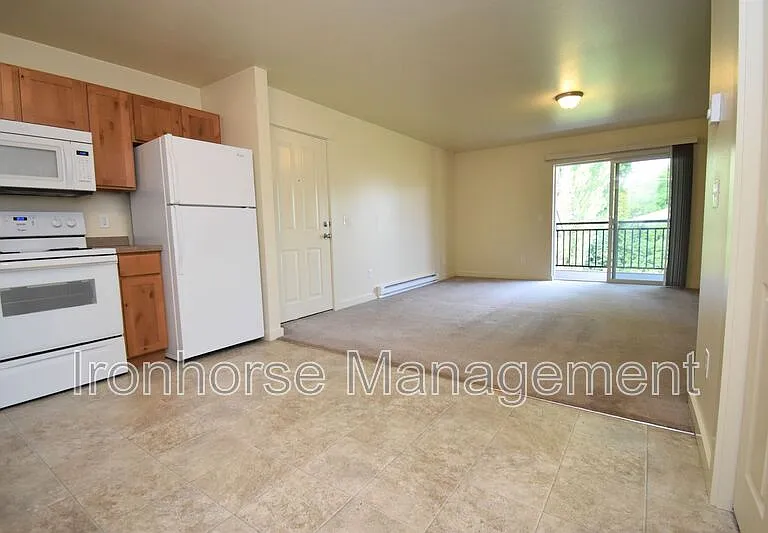 807 W Villard St #19 — Photo 5