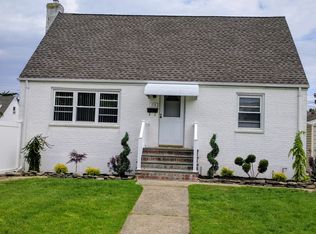 414 Saint Lukes Pl, Franklin Square, NY 11010