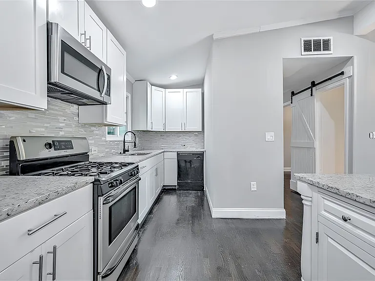 Godfrey Dr SW — Photo 9