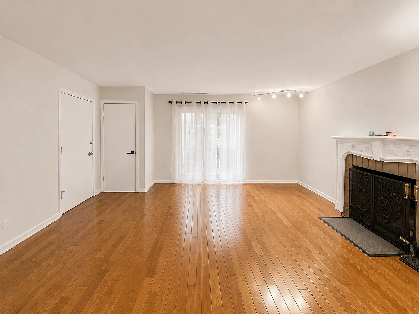 2 bed, 1400 sqft, $2,850 — Photo 1