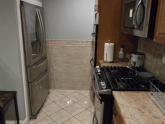 4th image of 914 Kennedy Blvd APT B