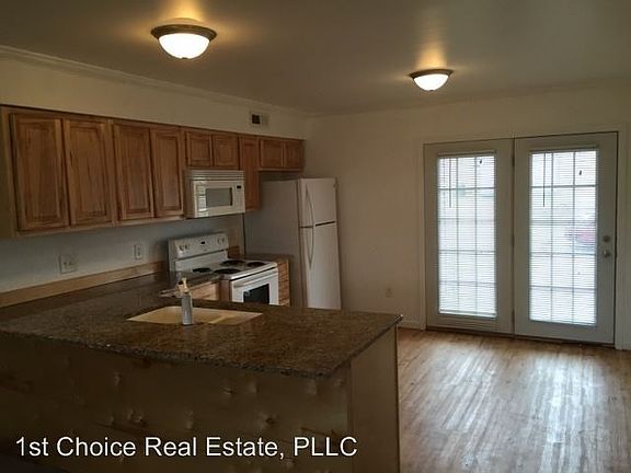 2nd image of 722 Peachtree Pl #728