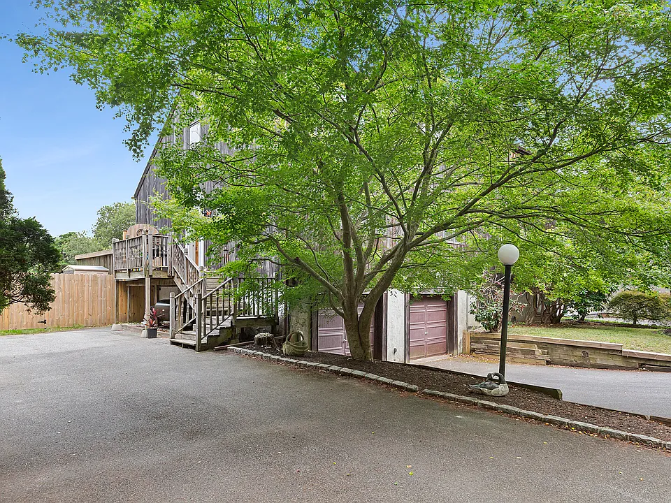 624 Noyack Rd