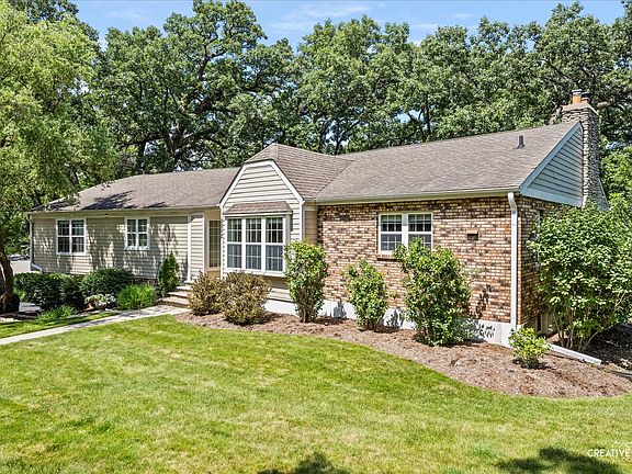 2nd image of 2202 Country Knoll Ln