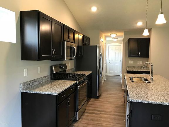 4th image of 8706 Huntington Dr #32