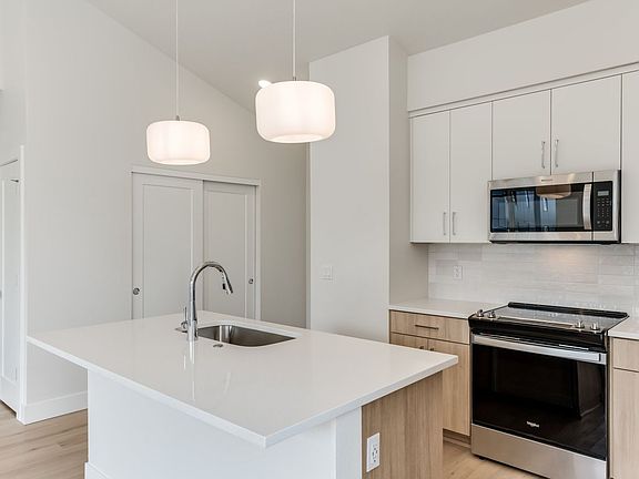 5th image of 4785 N Albina Ave #302