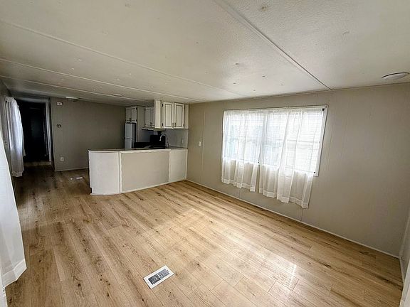 3rd image of 465 Canton Rd