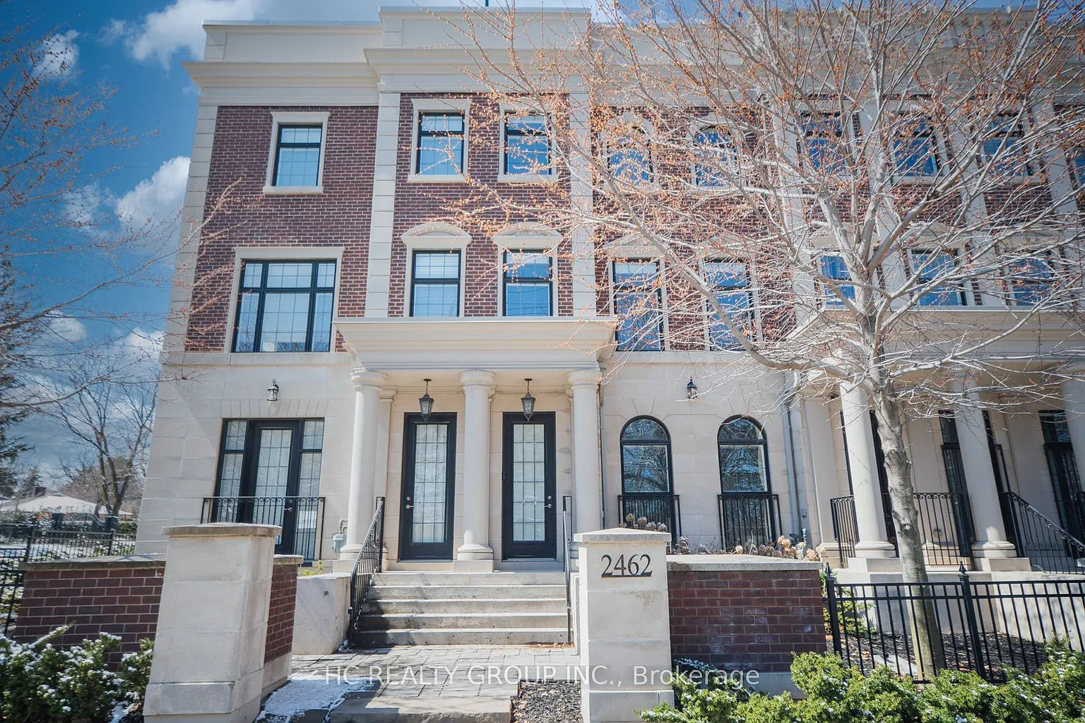 2462 Bayview Ave photo 1