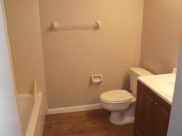 5293 Vineland Rd — Photo 5