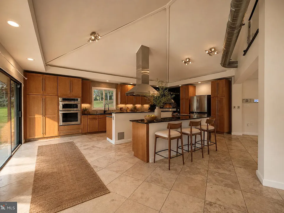 11208 Georgetown Pike