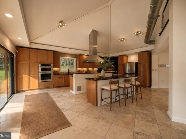 11208 Georgetown Pike, Great Falls, VA 22066