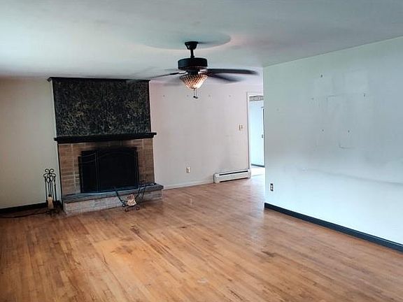 3rd image of 11 Columbine Dr