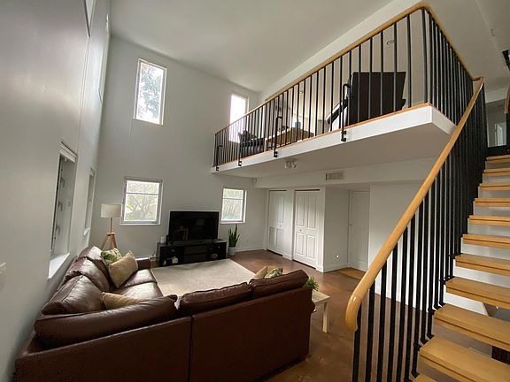 5th image of 810 SW 4th Ave