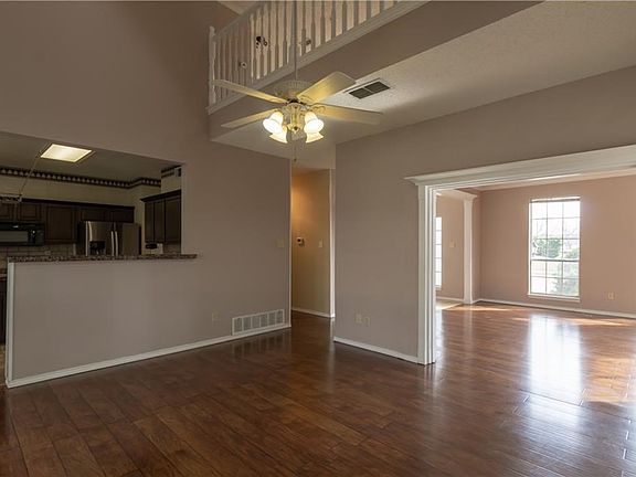 5th image of 3315 Greenglen Cir