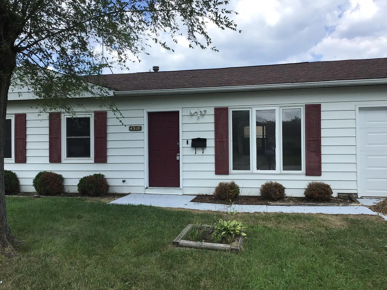 4310 Greenbrier Ln photo 1