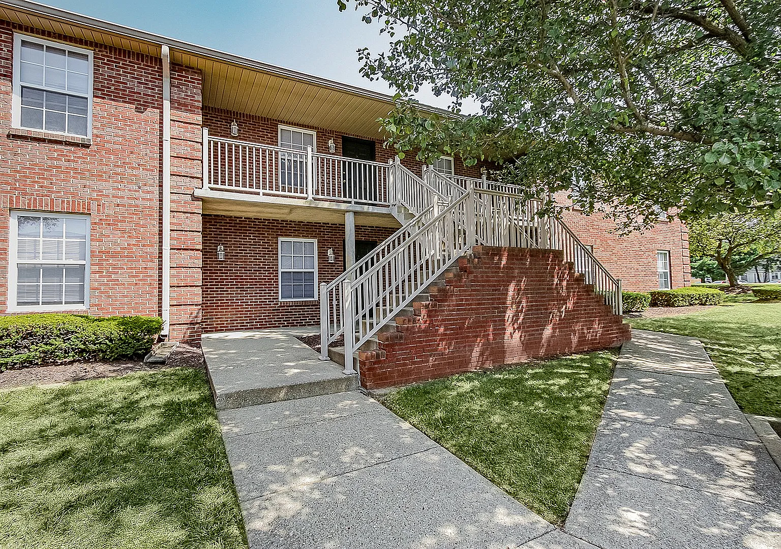 Lyndon Crossings Apartments — Photo 1