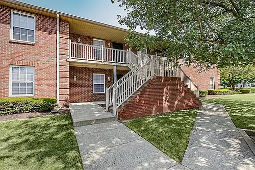 Lyndon Crossings Apartments Photo 1