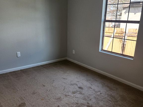 5th image of 607 Blue Bonnet St