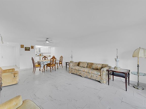 4th image of 9521 Sunrise Lakes Boulevard #309