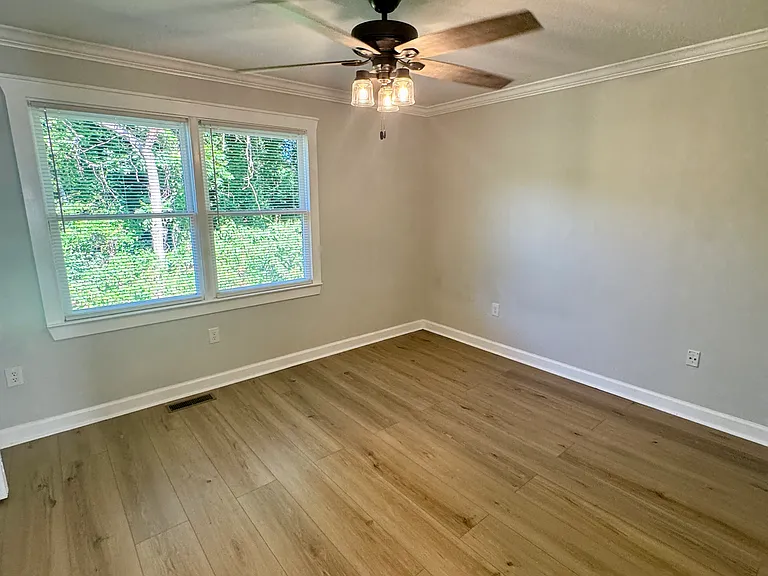 129 Larkyn Dr — Photo 6