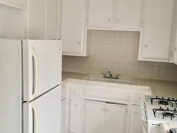 Stove and refrigerator included