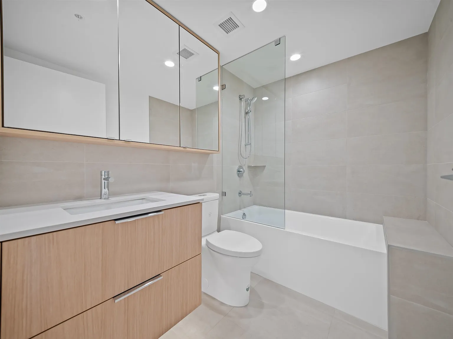 2 bed, 855 sqft, $3,600 — Photo 4