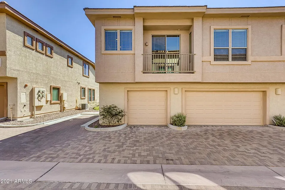 Anthem 2/2 Remodeled 1car Garage! — Photo 2