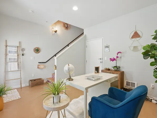 702 Zephyr Dr, Oakland, CA 94607