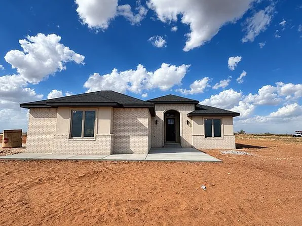 1445 Agave St, Plains, TX 79355